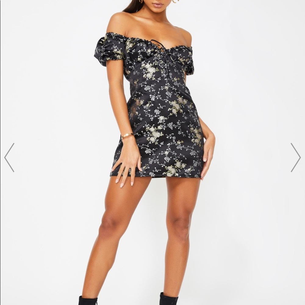 Short sleeve mini dress.